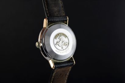 null OMEGA De Ville 
Montre bracelet en acier. Boitier rond monobloc. Fond gravé...