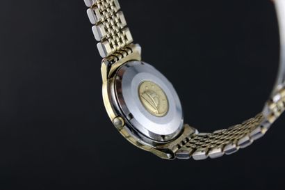 null OMEGA Constellation réf. CD 168.004
Montre bracelet plaquée or. Boitier rond....