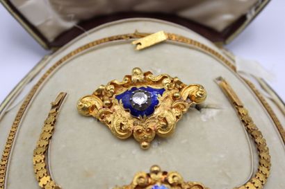 null Parure Napoléon III en or jaune 18K (750/1000) émail bleu et diamant taille...
