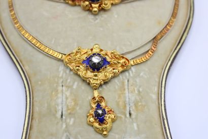 null Parure Napoléon III en or jaune 18K (750/1000) émail bleu et diamant taille...