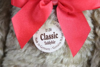null STEIFF. Teddy Bear classic replica 1920 avec étiquette et puce. Hauteur : 32...