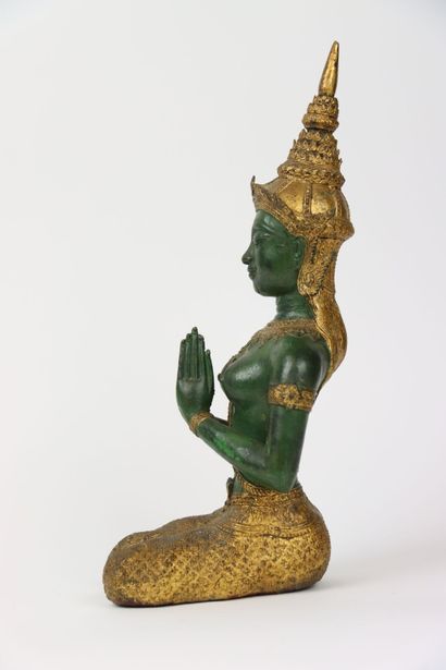 null THAILANDE, Thepanom en prière (protectrice et gardienne du temple de Bouddha)...