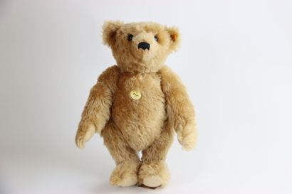 null STEIFF. Teddy Bear classic replica 1903 avec étiquette et puce. Hauteur : 50...