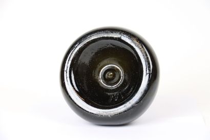 null Bouteille oignon en verre soufflé, XIXe siècle. Hauteur : 22 cm. 