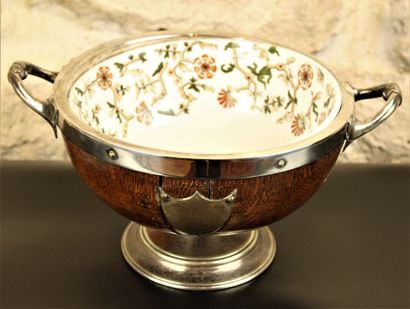 null ENGLAND, late 19th century
Large oak punch bowl on pedestal with silver metal...