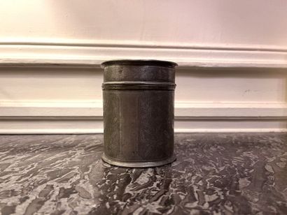 null Covered spice box in pewter with chiseled decoration of flowers in plume
Beginning...