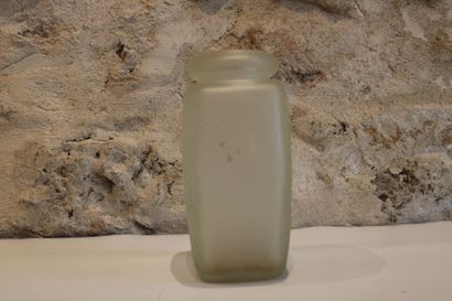 null Paloma PICASSO (1949) pour Minotaure, vase en verre givré à panse aplatie. Hauteur...