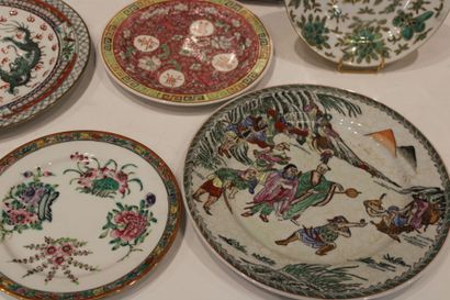 null ASIA. Important lot of twelve IMARI dishes and others, in different models....