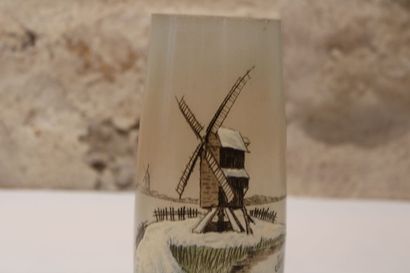 null JEM, élève de François-Théodore LEGRAS. Vase en verre à décor émaillé d'une...