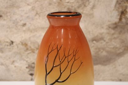 null François-Théodore LEGRAS (1839-1916) (attribué à). Grand vase en verre orangé...