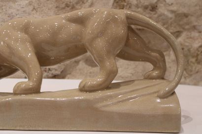 null Important ceramic sculpture representing a tiger on a base of the same color....