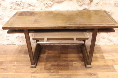 null Wooden table with double top and a shelf. Wear. Dimensions : 76,5 x 149,5 x...