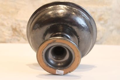 null Jean MARAIS (1913-1998). Cup on foot in black ceramic. Dimensions : 12,5 x 19...