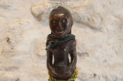 null AFRICA XXth
Probably Gabon, Fang?
Wooden sculpture.
Height : 46cm