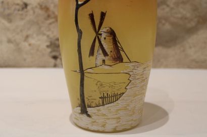 null François-Théodore LEGRAS (1839-1916) (attribué à). Grand vase en verre orangé...
