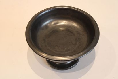 null Jean MARAIS (1913-1998). Cup on foot in black ceramic. Dimensions : 12,5 x 19...