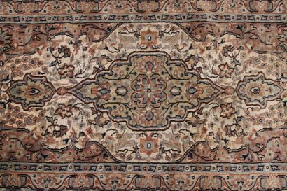 TURQUIE, Tapis Pair of Pakistani rugs, handmade, wool and silk, Dimensions : 122...