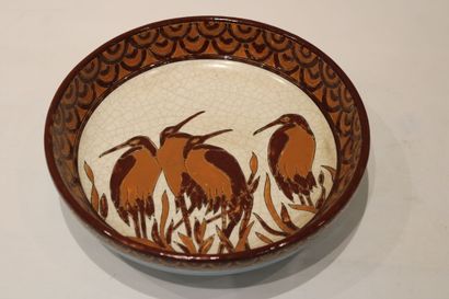 null Large Art Deco style dish in cracked ceramic decorated with waders. Diameter...