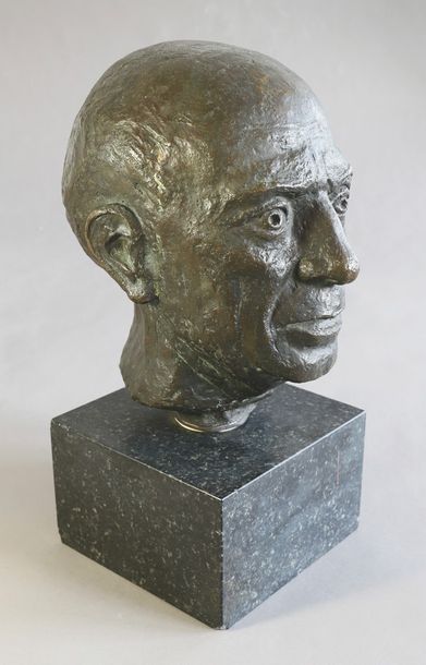  Pablo Picasso, Berthold Müller-Oerlinghausen, Pablo Picasso en bronze. Bronze, patiné.... Gazette Drouot