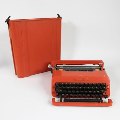  Red Valentine Typewriter by Ettore Sottsass for Olivetti Synthesis, 1970s Rode typmachine... Gazette Drouot
