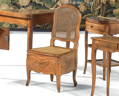 Convenience chair in carved natural wood decorated with flowers. Caned seat and... Gazette Drouot