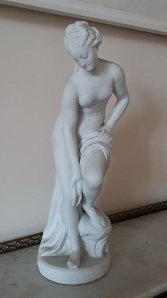 null "Venus sortant des eaux" 

Biscuit

XXe siècle

H.: 33 cm