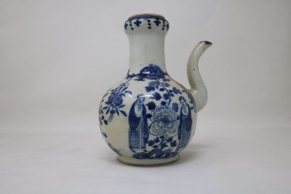 null Théière en porcelaine à décor en camaieu bleu de personnages

Chine (sans c...