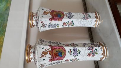 null Paire de vases en porcelaine dans le gout de la Compagnie des Indes

XIXe siècle

H.:...