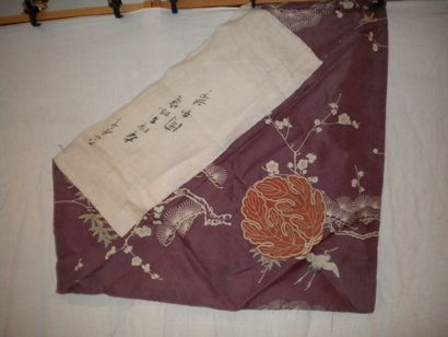 null Panneau de temple, Japon, Ère Meiji, XIXème siècle, taffetas violet décor crème...