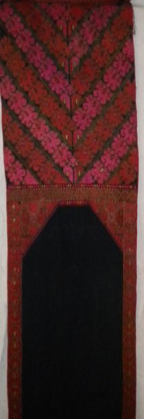 null Ceinture, Afghanistan, toile noire brodée en soie rouge et violette de fleurs...