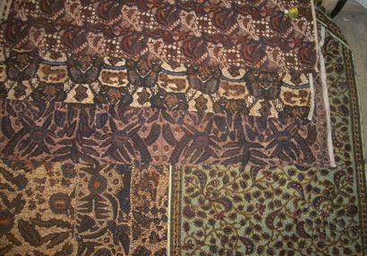 null Réunion de sept Batik, Indonésie, entrelac de feuillages de tonalités brune...