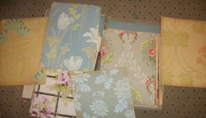 null Album de papiers peints, circa 1930, fleurs, vernis, Art Nouveau et Art Déco

...