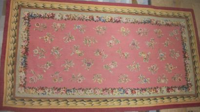 null Petit tapis au point plat, de style Louis XVI, Braquenié, Aubusson, XXe siècle

90...
