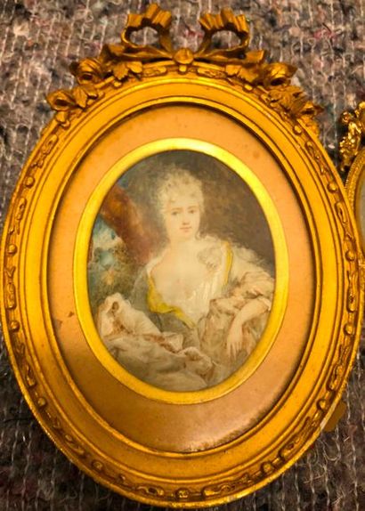 null Ecole dans le gout du XVIIIe siècle

"Portraits de femme"

Deux miniatures ovales

H.:...