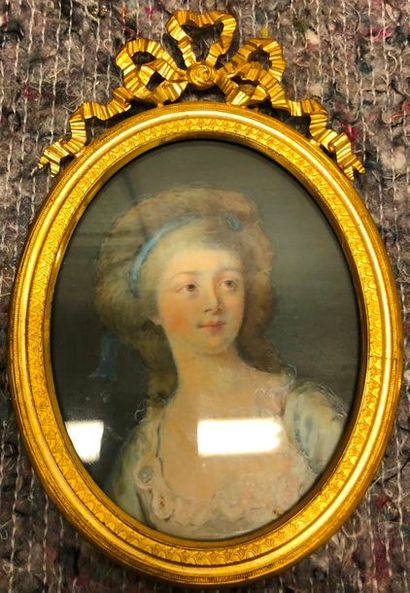 null Ecole française du XVIIIe siècle

"Femme au bandeau bleu"

Miniature ovale dans...