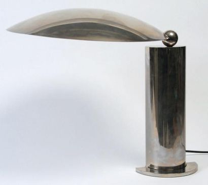 JEAN MICHEL WILLEMOTTE (NÉ EN 1948) Lampe de bureau à corps cylindrique en aluminium...