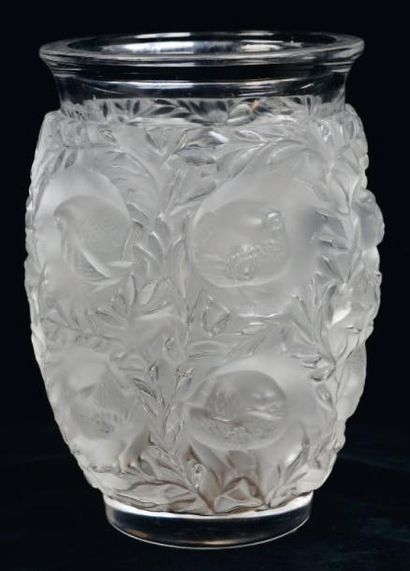 LALIQUE R. FRANCE Vase BAGATELLE Modèle créé le 5 mai 1939 Verre blanc soufflé-moulé...