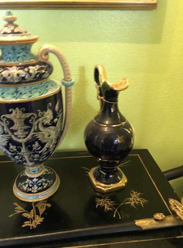 null Grand vase couvert à 2 anses en faïence polychrome dans l’esprit de la Renaissance

Gien....