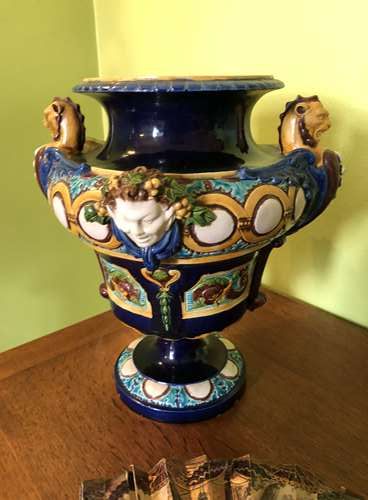 Vase en céramique polychrome, deux anses...
