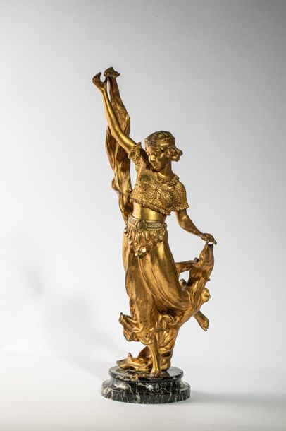 GORI Fortunato (act.1895-1925) (d’après) 
« Danseuse au drapée ». Epreuve en bronze...