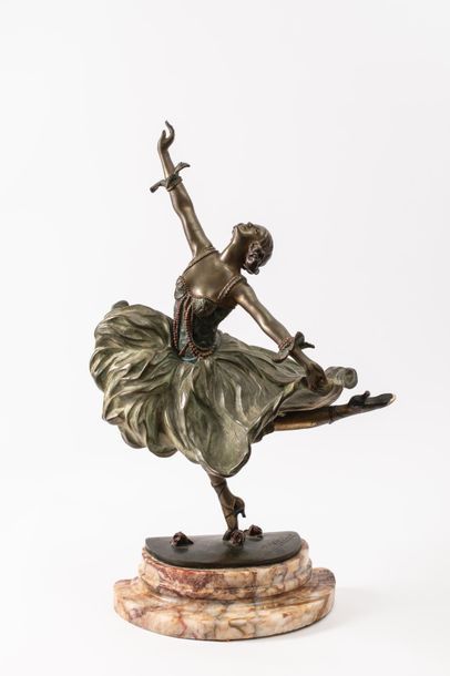 COLINET Claire-Jeanne-Roberte (1910-1940) 
« Danseuse ». Epreuve en bronze à patine...