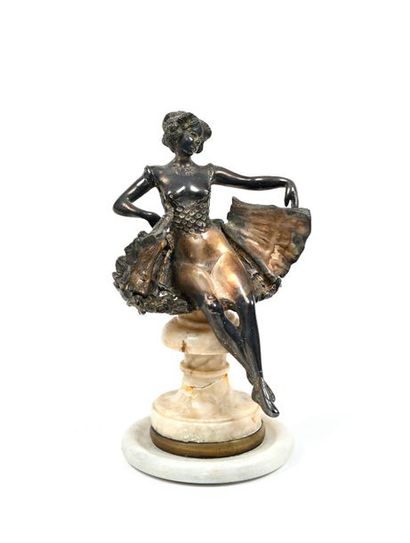 null Bronze de Vienne (?)

Figure érotique

La jupe s’ouvrant par deux volets laissant...