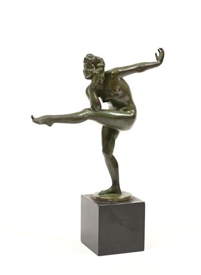 null After Félix BENNETEAU-DESGROIS (1879-1966)

"Naked dancer"

Bronze, green patina,...