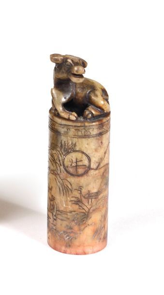null Cachet en pierre de lard à décor de buffle

Chine, XXe siècle

H.: 8,5 cm