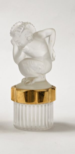 null Lalique

The Faun

Bottle of perfume in frosted crystal, the cap imitating a...
