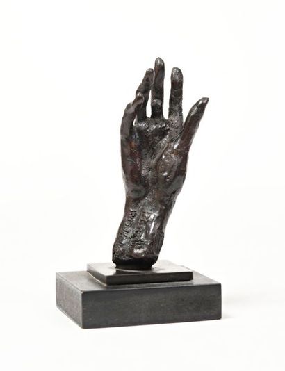 null After Damien HERMELLIN (1942)

"The hand of Serge Peretti (1905-1997)"

Bronze,...