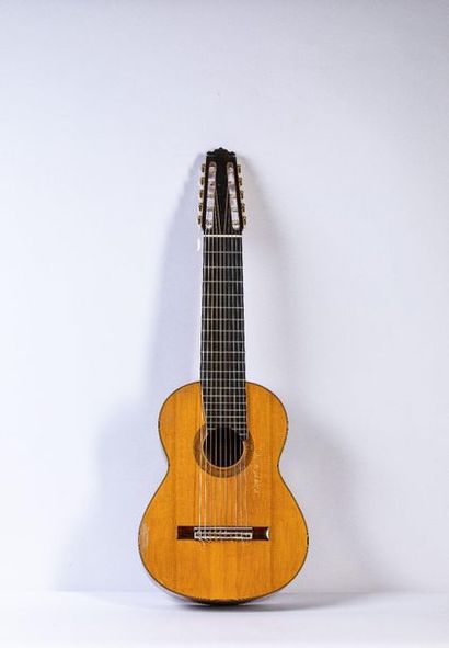 null Spanish classical ten-string guitar by Paulino BERNABE from 1982 in Madrid
Pitch...