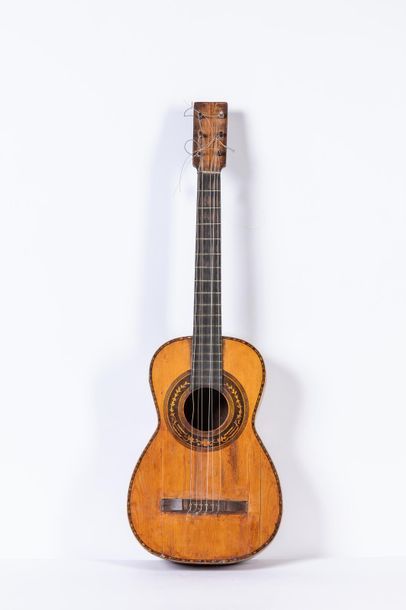 Guitare faite à Valence par Hermanos SENTCHORDI...