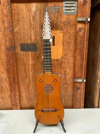 null 7-chorus Vihuela guitar by Fernando VERA made in Madrid in the 1968 vintage

Cedar...