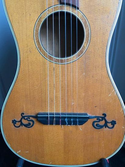 null Guitare allemande dans le style de Weissberger, vers 1950

Caisse et manche...